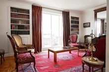 A book lover's paradise in Paris 16th district, furnished apartment with 2-rooms + balcony, sleeps 4