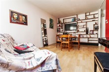 Short-term holiday flat rental sleeps 4, rent by week or month, Montmartre Paris 18th