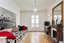 Spacious 2-room apartment sleeps 4, rent by week or month, located near favorite Parisian monuments, Cambronne Paris 15th