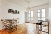 Short-term 4-person family vacation rental in furnished 2-room apartment, Cambronne Paris 15th
