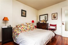 Luxurious & romantic honeymoon rental, fully furnished with 3 rooms and balcony, equipped kitchen, Republique Paris 10th