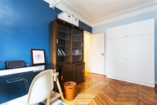 Short-term holiday rental for 4 in turn-key flat w/ 3 rooms and a long balcony at Turbigo Paris 3rd