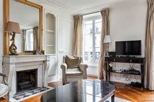 Short-term lodging in luxurious flat near metro Hotel de Ville in Paris 4th district, furnished, comfortably sleeps 4 w/ 3-rooms