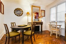 Weekly accommodation for 4 in luxurious furnished 2-bedroom flat at Hotel de Ville, Paris 4th