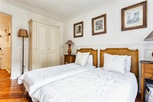 For rent: furnished apartment w/ 2 double bedrooms comfortably sleeps 4 at Hotel de Ville, Paris 4th