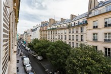 Large furnished apartment for 4 in le Marais, 2-bedrooms for extra privacy, rent by week or month, Hotel de Ville, Paris 4th