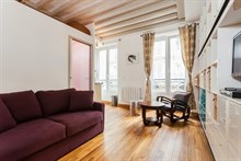 Turn-key studio apartment on rue des Dames, Paris 17th, available for business stays by the week or month