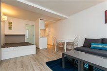 Furnished accommodation for 6 in spacious studio flat available for rent by week or month, rue Saint Jacques, Paris V