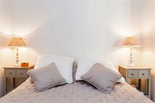 Romantic weekly vacation rental, turn-key w/ 3 modern rooms steps from Convention Paris 15th