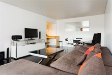 Spacious rental furnished with 2 bedrooms and terrace for 6 guests on Rue Gallieni 16th district of Paris