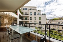Turn-key furnished apartment with terrace for outdoor eating, sleeps 6 people near Paris 16th, Boulogne