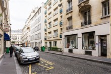 Weekly rental, furnished 3-room apartment with 2 double bedrooms, between Montmartre & Grands Boulevards Paris 9th