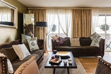 Short-term apartment rental for 4 w/ 2 spacious double rooms, Commerce Paris 15th