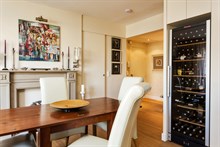 Live like a Parisian local near Commerce, Paris 15th: 3-room furnished flat for 4 available for short stays