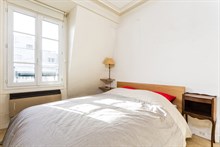 4-person holiday 2-room flat for weekly or monthly rent on rue du Commerce, Paris 15th, fully furnished