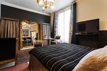 Romantic studio apartment for 2, modern, furnished, weekly stay, Saint-Germain-des-Pres, Paris 6th