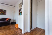 Authentic Parisian apartment, fully furnished for short-term stays, sleeps 2, Oberkampf, Paris 2nd