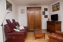 6-month + rental, 4-person furnished apartment with 2 double rooms in Kremlin Bicetre near Paris