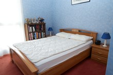 Short-term holiday rental for 4 in turn-key flat w/ 3 rooms near Paris 13th district, Kremlin Bicetre
