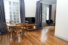 4-6 person holiday 3-room flat for weekly or monthly rent on boulevard de Grenelle, Paris 15th, fully furnished