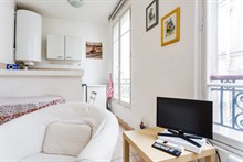 Lodging for 2 to 4 guests for short-term rental in spacious Paris apartment