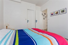 Short-term lodging for 4 in furnished 2-room flat, rent by week or month, Paris 10th
