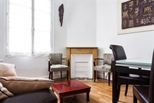 Extended holiday rental for 3 with 2 bedrooms, furnished Neuilly flat near Paris