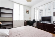 Luxurious furnished flat rental for 2 to 3 guests at metro Pont Levallois Becon, available for short-term stays