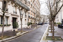 Turn-key flat near Paris in Neuilly, 3 rooms, close to metro Pont de Levallois Becon