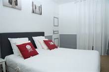 Holiday flat rental for short-term stays with 2-rooms, remodeled, modern accommodation near Motte Picquet Paris 15th