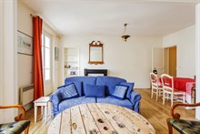 Long-term stay in cozy, modern Paris apartment, 2 rooms, extra privacy, exposed beams, Paris 11th