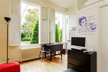 Spacious studio for monthly stays with washer & drier and kitchen, Paris 7th near Musée d'Orsay