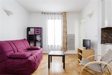 Romantic getaway in 2-person apartment in Paris 15th with spacious bedroom and American, weekly stays