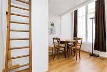 Business stays in 1-person or 2-person studio with extra privacy and loft, Paris 1st, Musée du Louvre