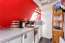 Short-term 2-person family vacation rental in furnished 2-room apartment, Montmartre, Paris 9th