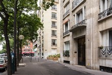 Turn-key apartment for long-term stays in France, extra privacy with 1 bedroom and fold-out couch, Paris 16th
