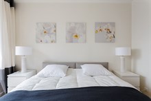 Plenty of guest privacy in 2 room monthly accommodation with terrace, Nation, Paris 12th