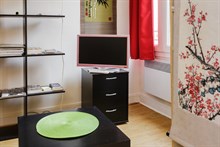 Affordable holiday rental for 2 guests, rue Doudeauville Paris 18th