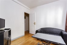 Affordable vacation getaway for 2 to 3 in 15th arrondissement of Paris, rue Saint Charles