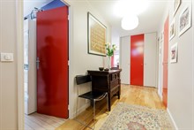 Plenty of guest privacy in 4 room monthly accommodation with terrace, Boulogne Near Paris