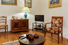 Holiday rental in Paris 16th arrondissement, long-term stays in 2-room turn-key flat with plenty of privacy in calm area