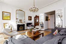 Lodging in fully furnished apartment near famous attractions, Paris 8th arrondissement
