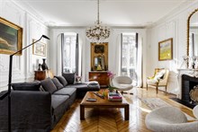 monthly rental, prestigious apartment in Paris 8th arrondissement near Champs Elysees, sleeps 2 to 4