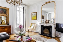 Authentic Parisian Experience in 6-month rental near best shopping, fully furnished, Paris 8th