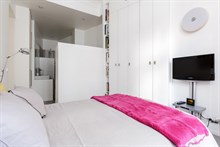 Long-term stay in luxurious Paris apartment, 4 bedrooms, extra privacy, Paris 8th