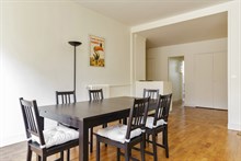Distinctive 2 bedroom flat for 4 guests with extra privacy, in Passy Village near Trocadero, Paris 16th
