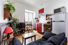 Short term 2 room apartment rental for 2 or 3 at Gambetta, Paris 20th district
