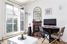 Furnished accommodation for people in Paris for short or long term w balcony near metro at Daumesnil in 12th Arrondissement