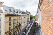 Furnished monthly apartment rental, 2 bedrooms, sleeps 3 with balcony at Daumesnil, Paris 12th