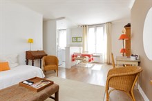Fabulous weekly flat rental, furnished with 2-rooms Commerce quarter, metro Motte-Picquet-Grenelle, Paris 15th